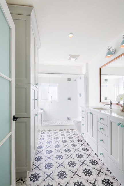 Arts and crafts kids bathroom in Denver with recessed-panel cabinets, grey cabinets, an alcove shower, a one-piece toilet, porcelain tile, grey walls, porcelain floors, an undermount sink and quartzite benchtops.