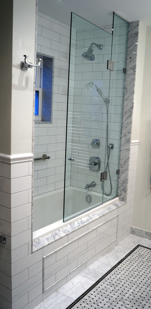 Large traditional master bathroom in Toronto with an undermount sink, recessed-panel cabinets, white cabinets, engineered quartz benchtops, an alcove tub, an alcove shower, a two-piece toilet, gray tile, subway tile, grey walls and mosaic tile floors.