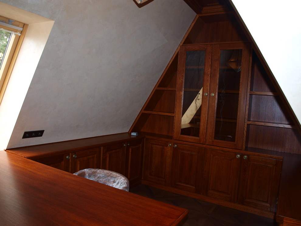 Дом на склоне холма