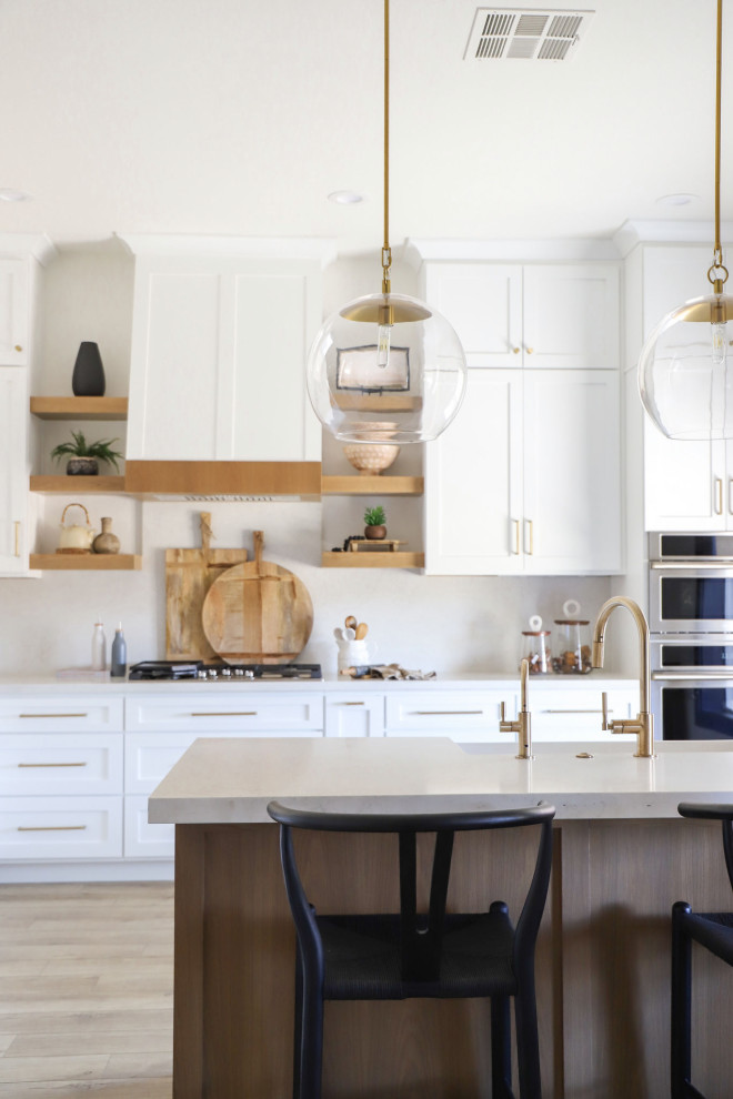 Transitional home design photo in Phoenix