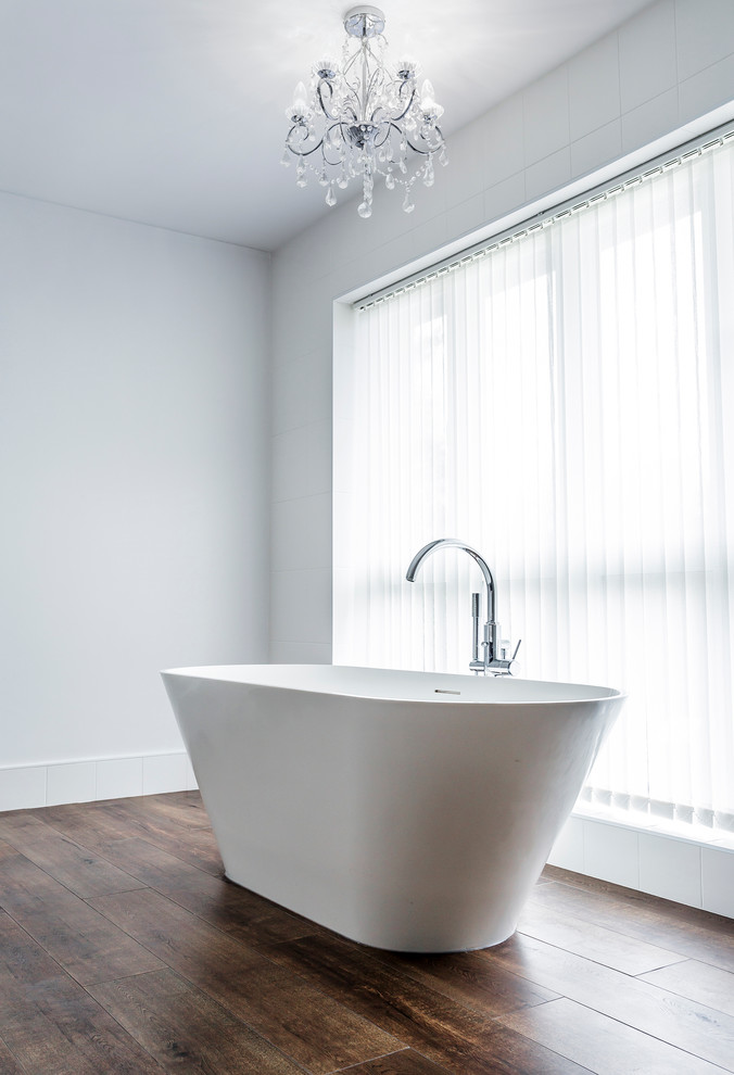 This is an example of a contemporary bathroom in Kent.