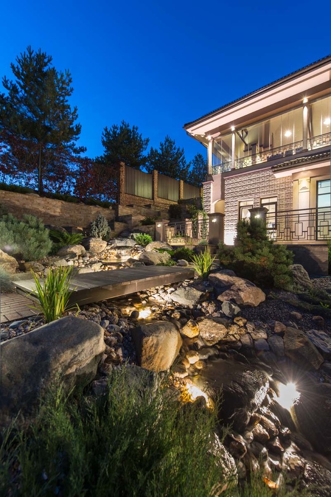 Дом в овраге ночью