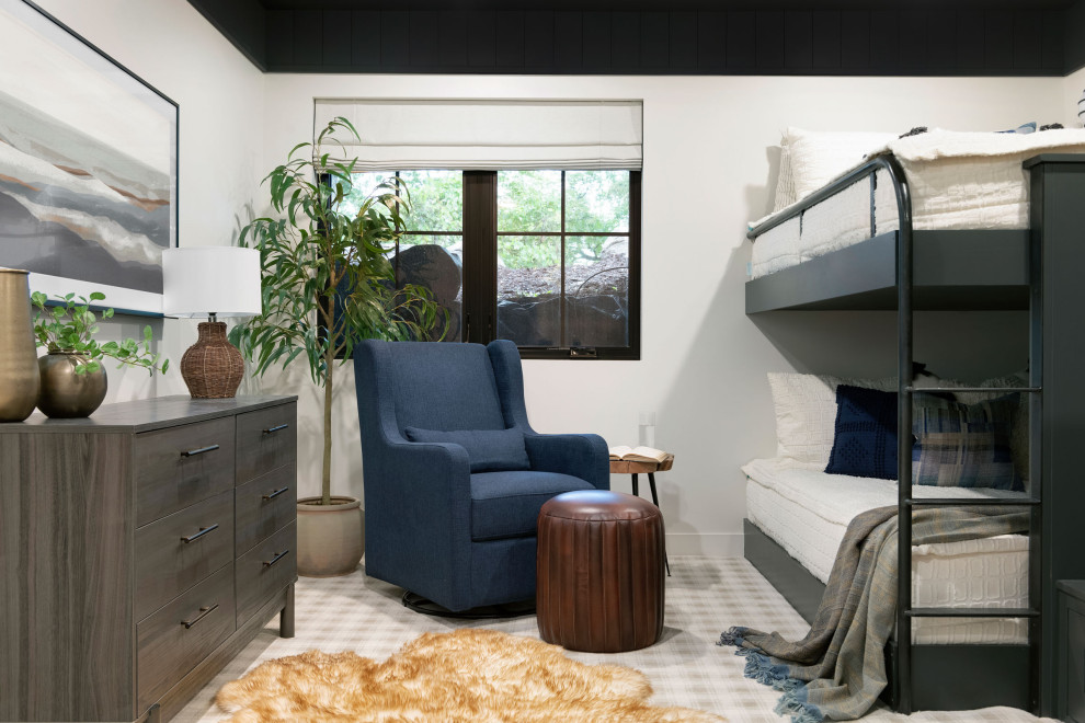 Exempel på ett maritimt pojkrum kombinerat med sovrum och för 4-10-åringar, med vita väggar och flerfärgat golv
