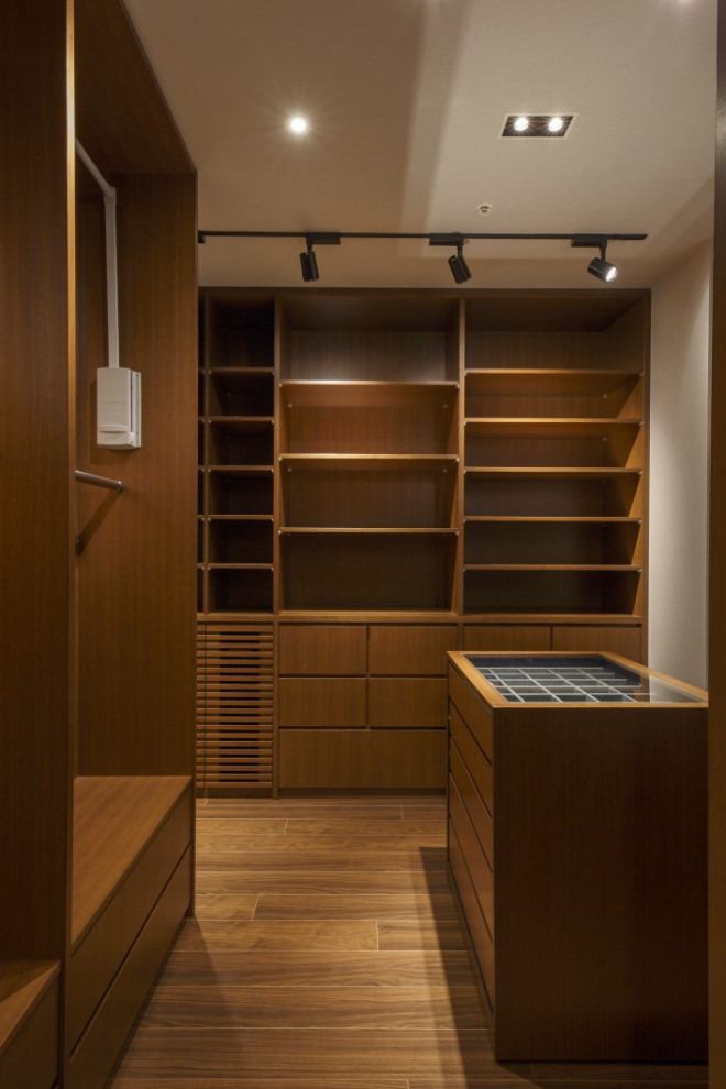 Inspiration for a storage and wardrobe in Nagoya.