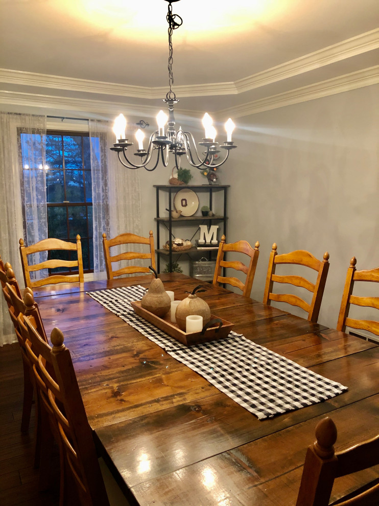 Inspiration for a transitional dining room remodel in Columbus