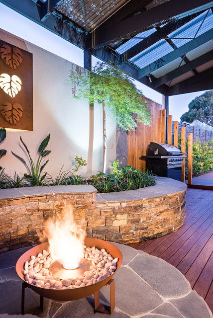Natural fire havan contemporary-garden