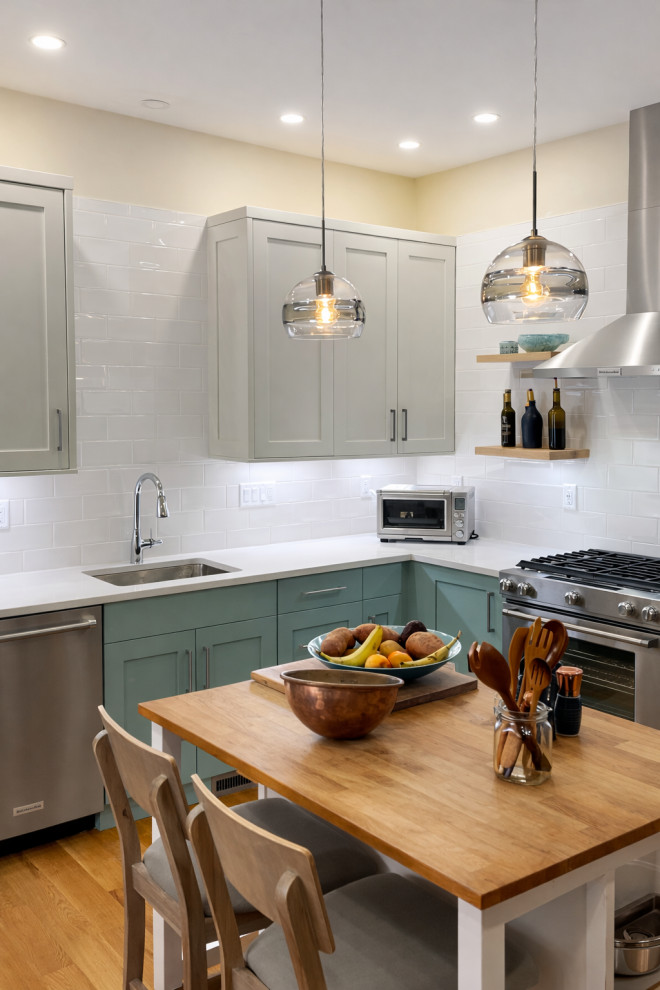 Kitchen - kitchen idea in Boston