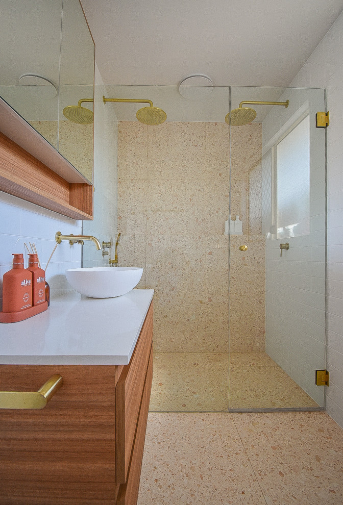 This is an example of a contemporary bathroom in Gold Coast - Tweed.