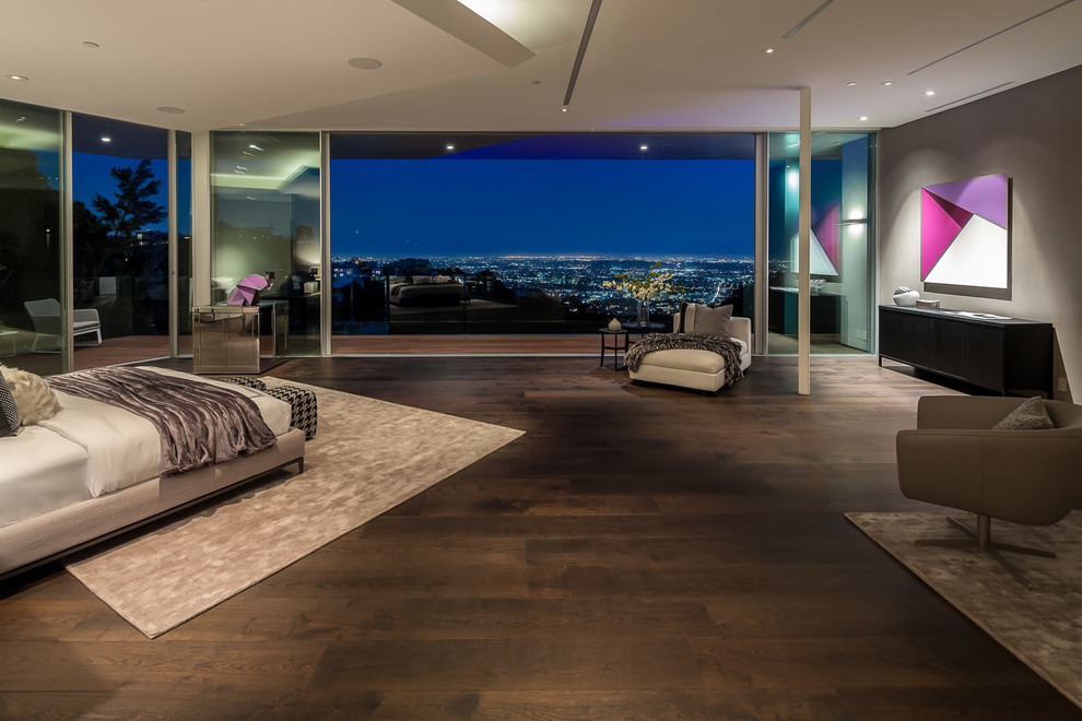 Design ideas for a modern bedroom in Los Angeles.