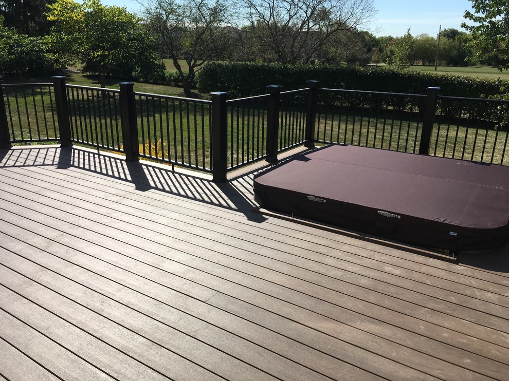 Transitional deck photo in Chicago