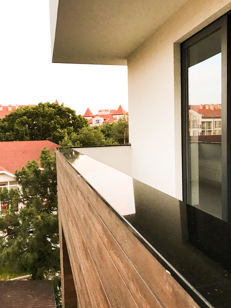 Подоконники и балконные перила из гранита Black Galaxy