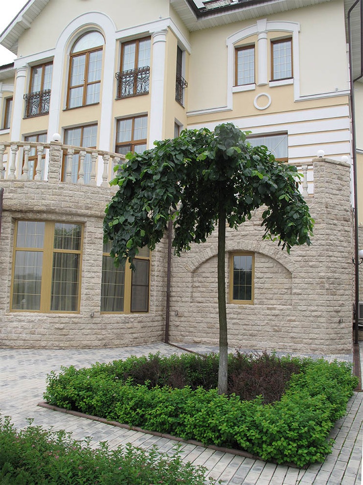 Сад с ручьем В Новогорске 2009 г