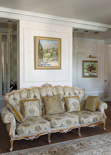 Работа Рустема Стахурского в классическом интерьере