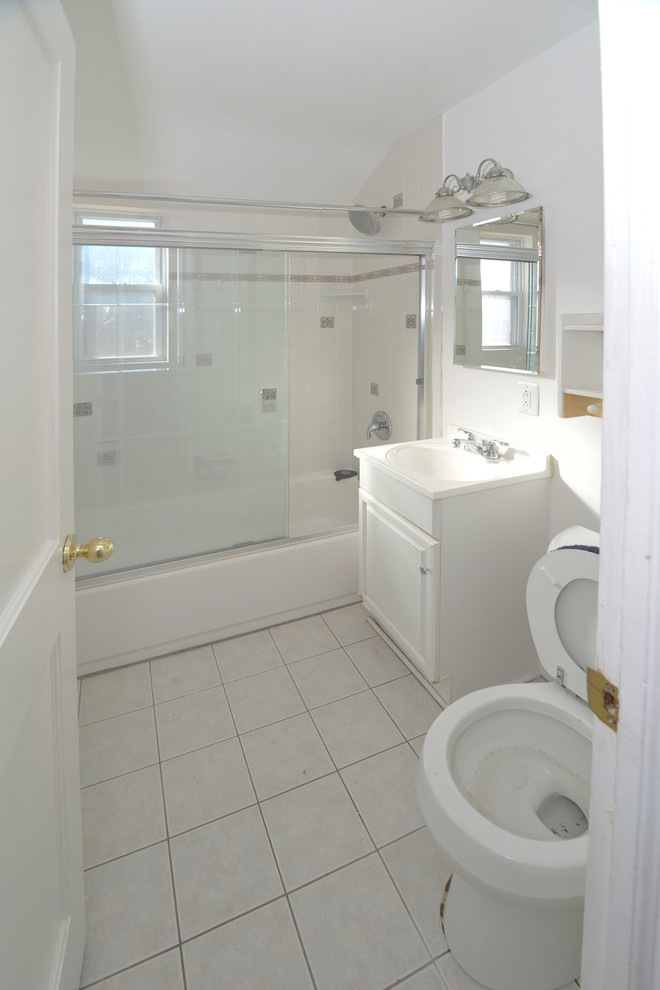 Bathroom - modern bathroom idea in DC Metro