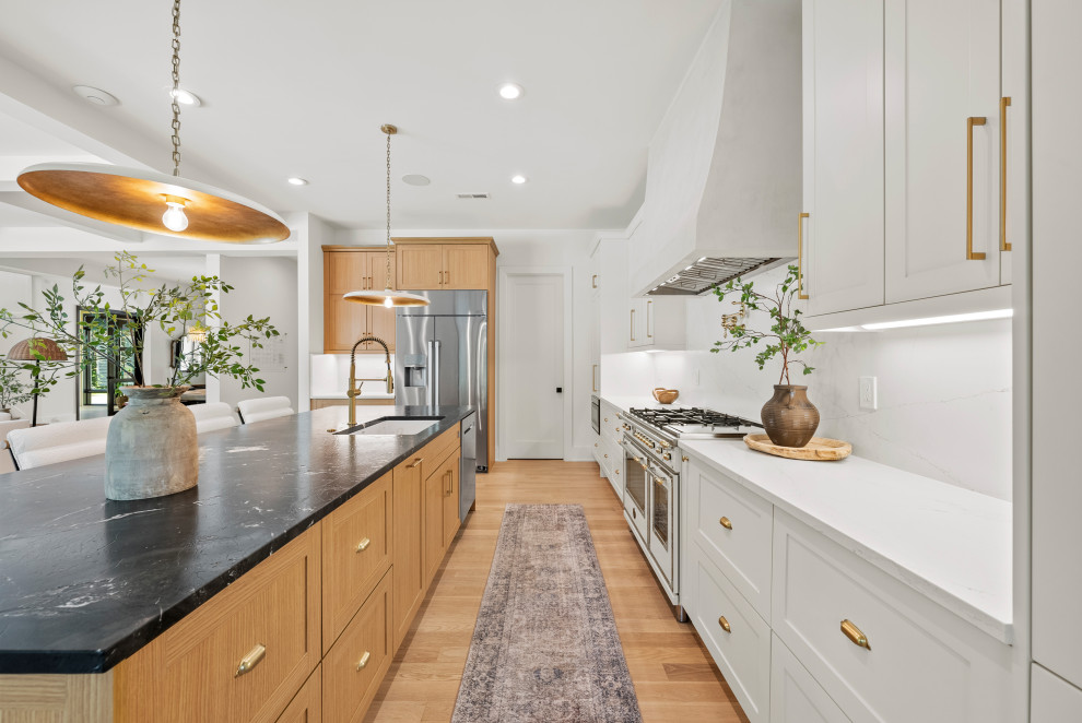 Transitional kitchen photo in DC Metro