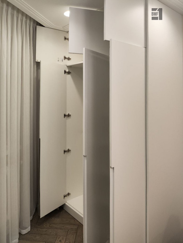 Шкаф распашной в современном стиле в спальню