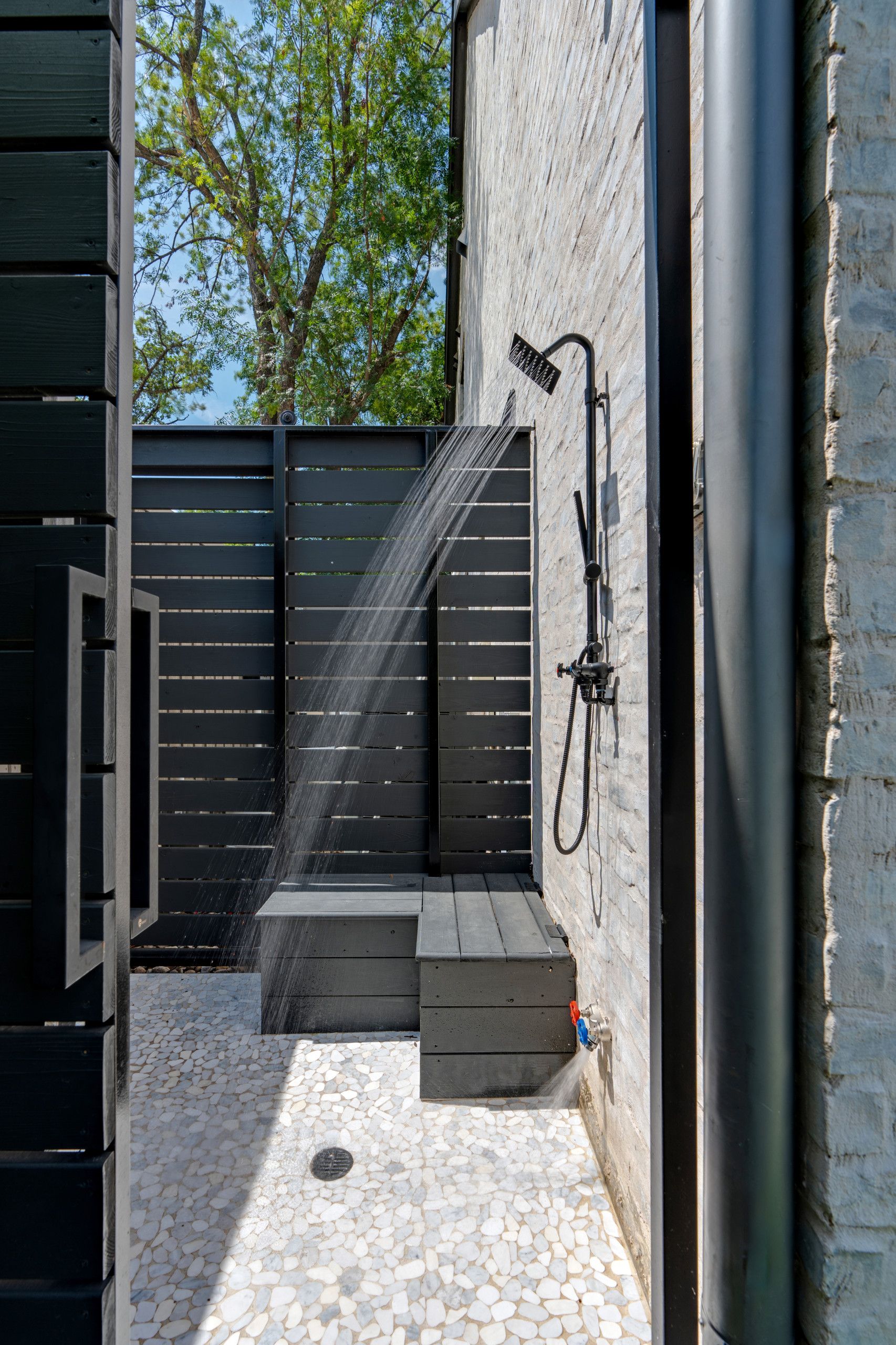 BLUFFVIEW MODERN OASIS