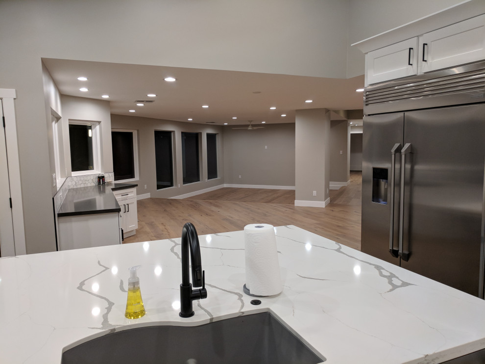 Kitchen - kitchen idea in Phoenix