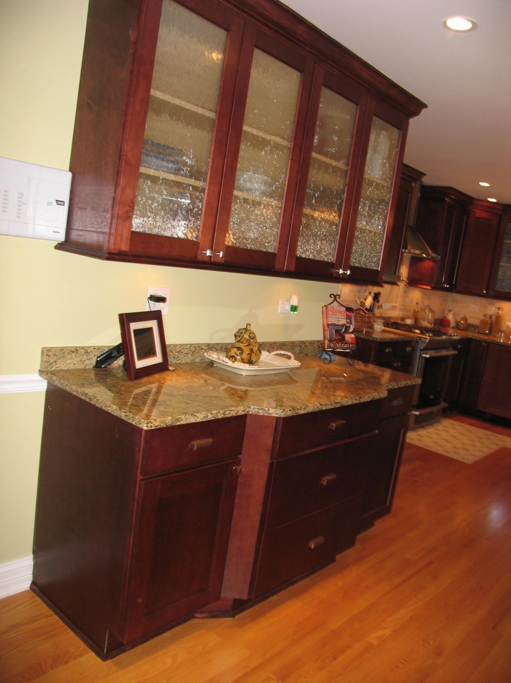 Kitchen - kitchen idea in Chicago