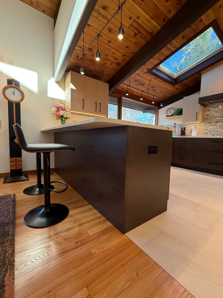 Peninsula & Flooring Detail