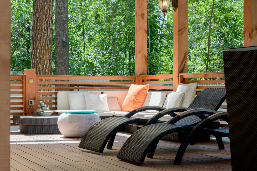 Полукрытый бассейн в сосновом бору