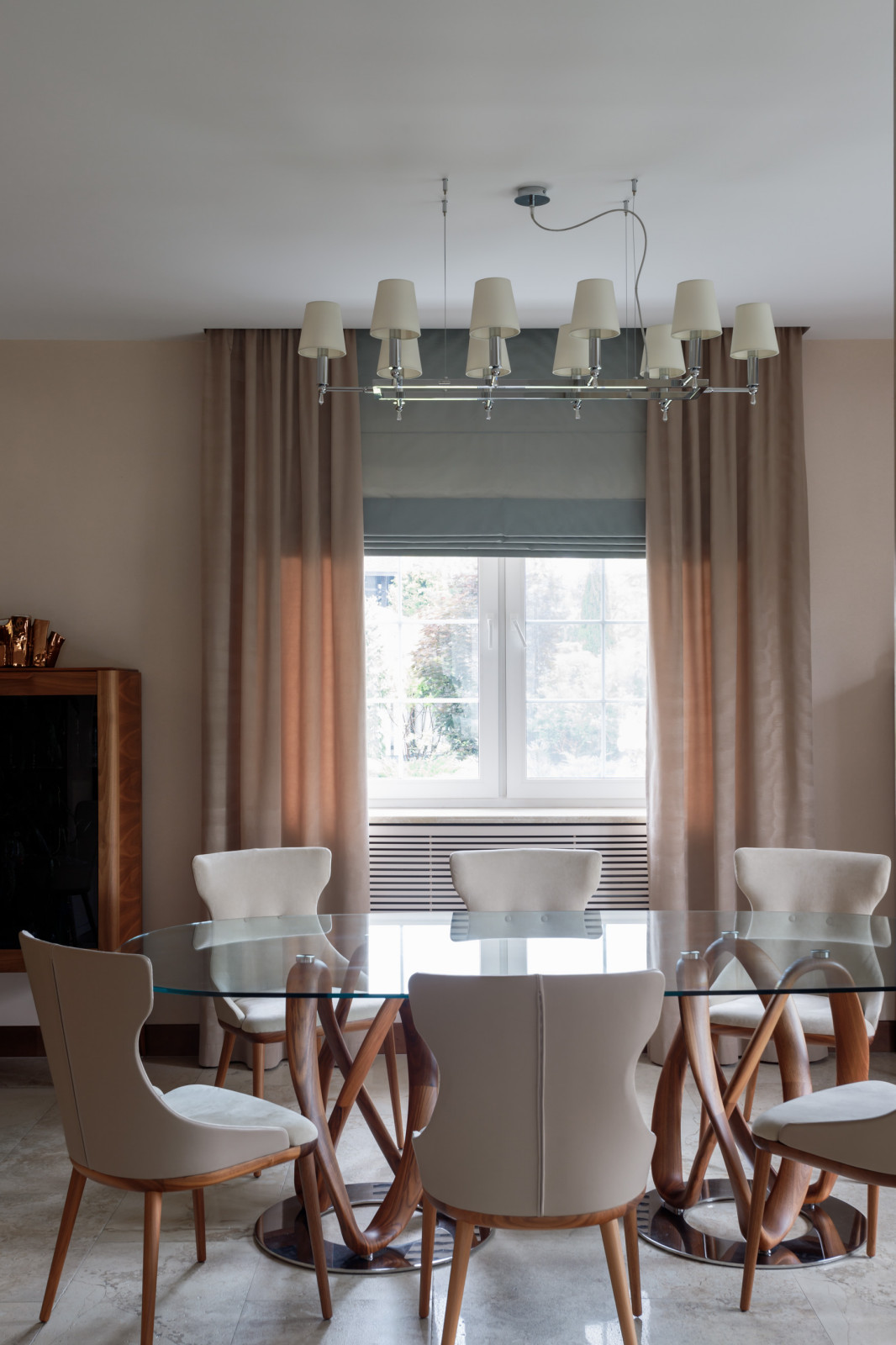 Столовая в загородном доме в Подмосковье