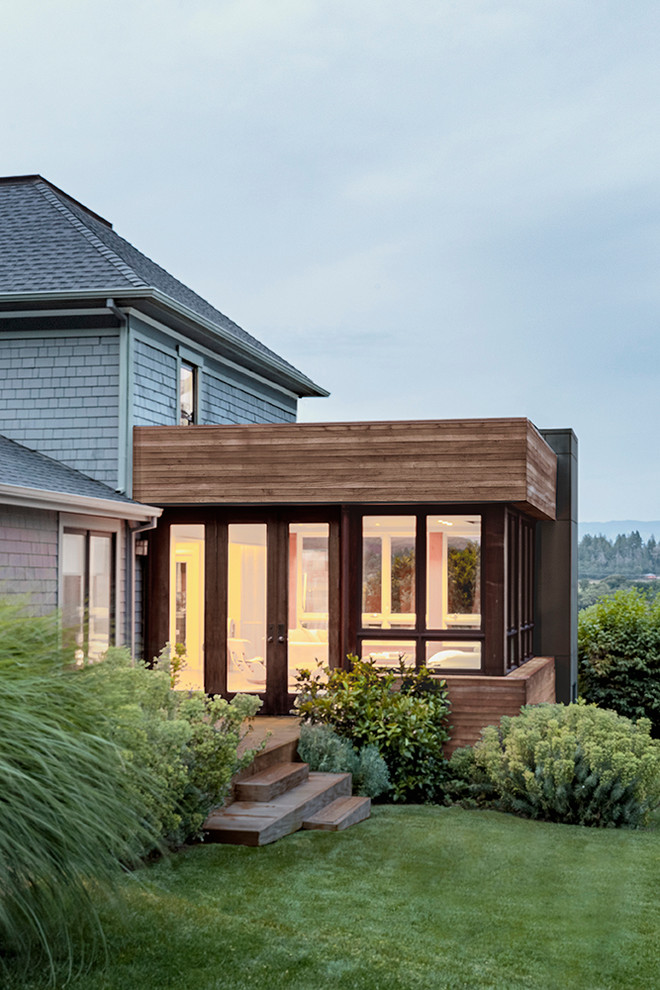 Inspiration for a large modern two-storey exterior in San Francisco with mixed siding.