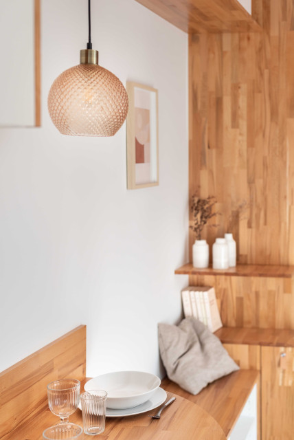 Studio - Coin repas contemporary-dining-room