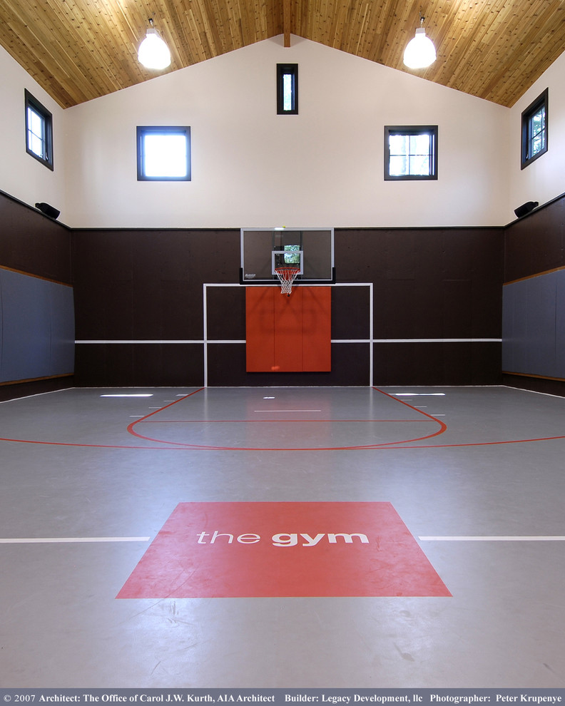 Inspiration for a modern indoor sport court in New York with white walls.