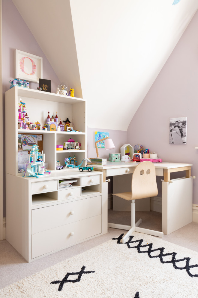 This is an example of a contemporary kids' room in Buckinghamshire.