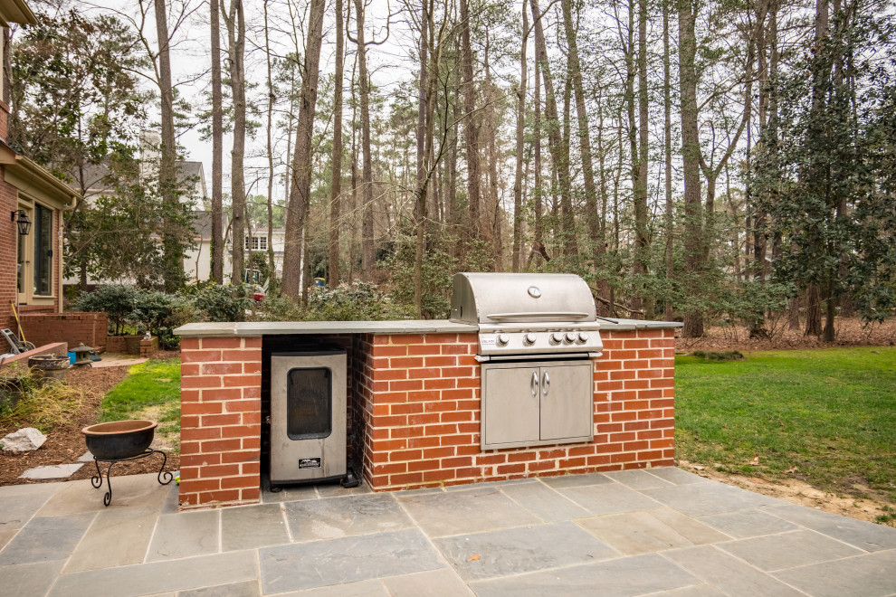 Home design - transitional home design idea in Raleigh