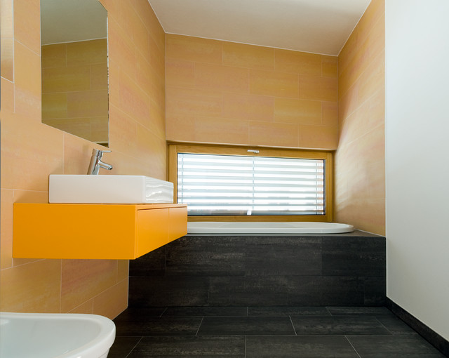 house p valdaora contemporary-bathroom
