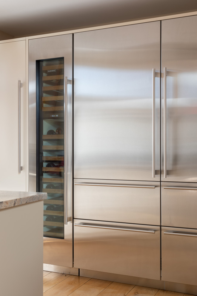 Inspiration for a classic kitchen in London.