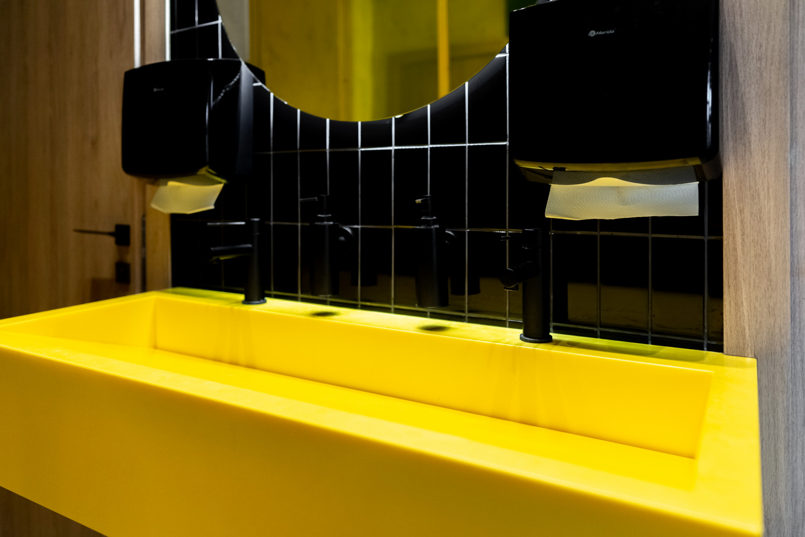 Раковина из искусственного камня