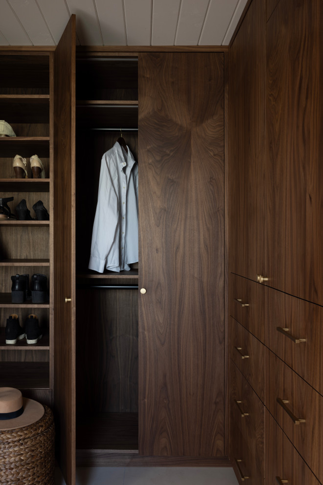Inspiration for a transitional closet remodel in San Francisco