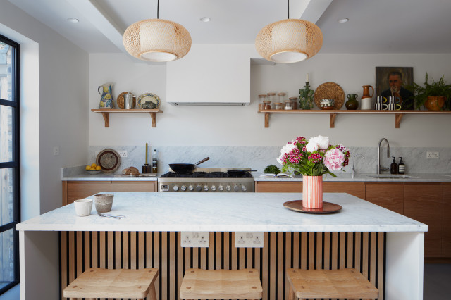 Kitchen Tour: A Warm, Inviting Space Designed for Two Keen Cooks | Houzz UK