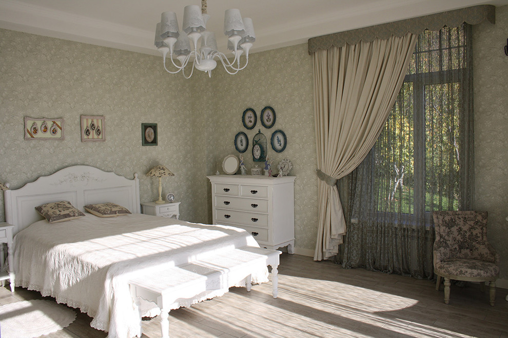 Inspiration for a traditional bedroom in Moscow.