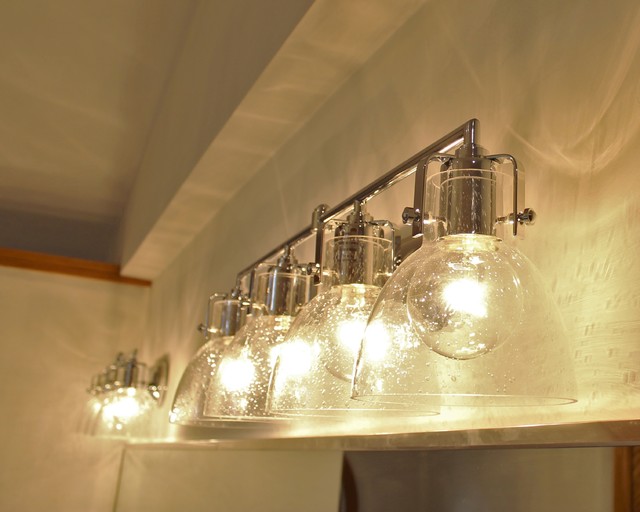 Moline, IL Bathroom Remodel Removes Jacuzzi, Adds a Bench Seat and