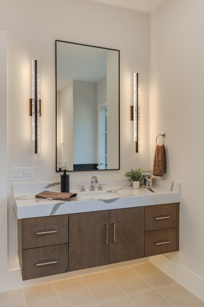 Transitional home design photo in Raleigh