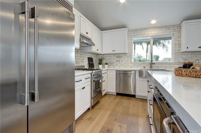 Kitchen - transitional kitchen idea in Orange County