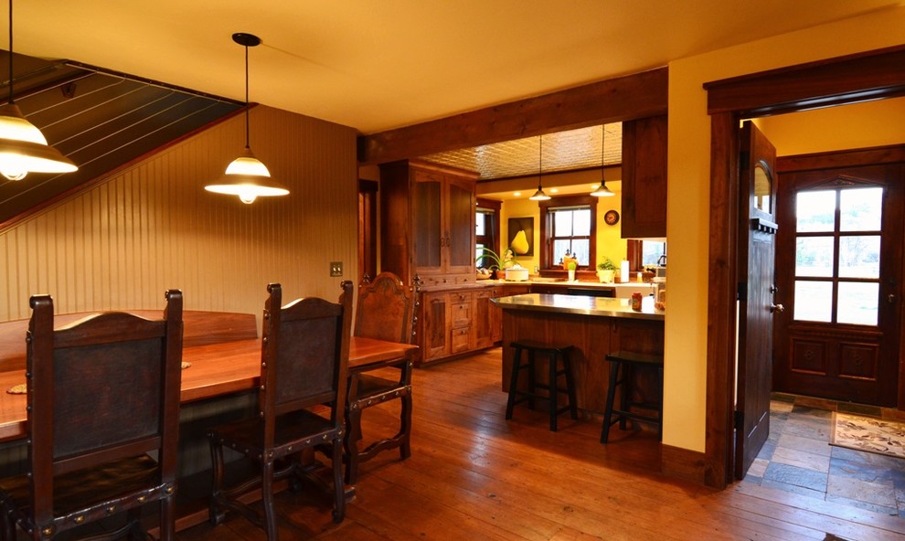 This is an example of a traditional dining room in Albuquerque.