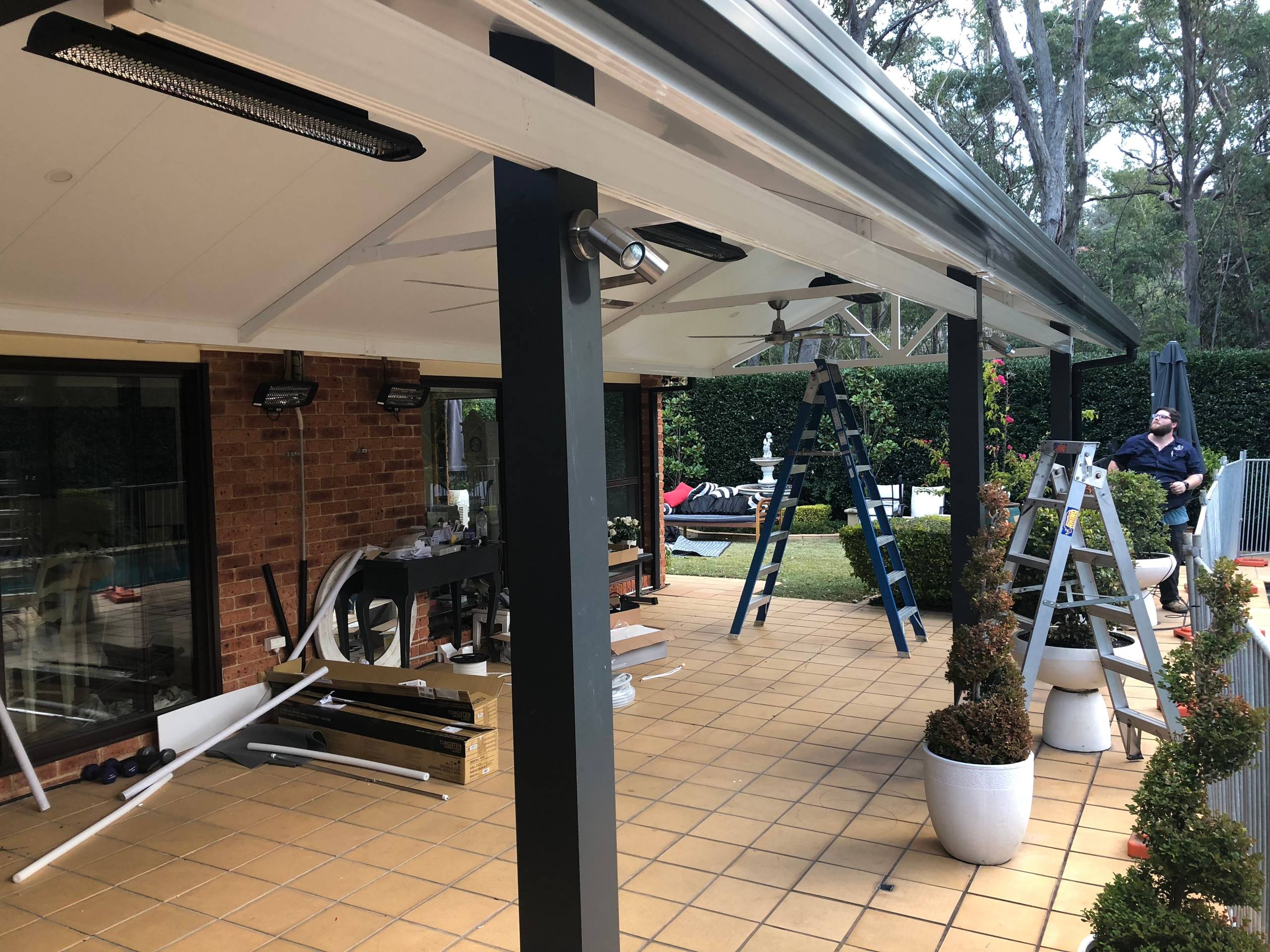 OUTDOOR ROOM - DOUBLES THE LIVING AREA