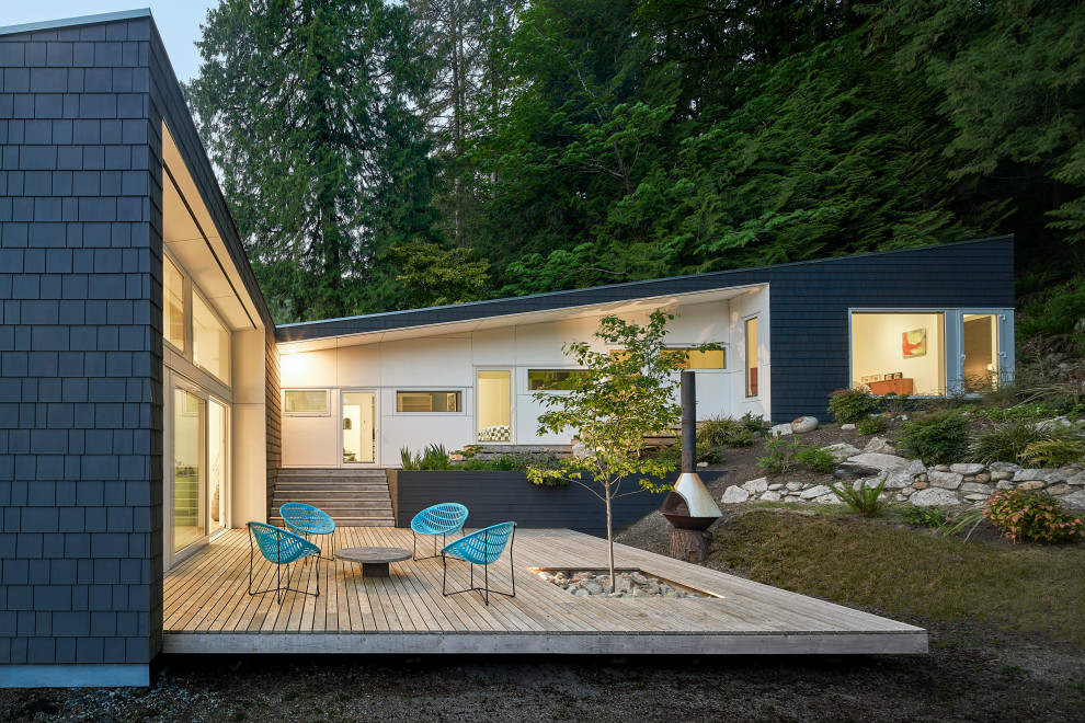 Inspiration for a midcentury backyard deck in Vancouver with no cover.