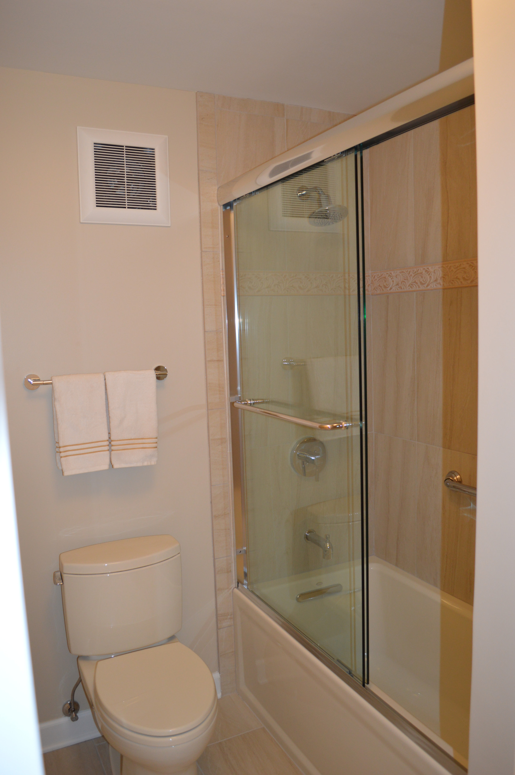 Wilmette Condo Bathrooms