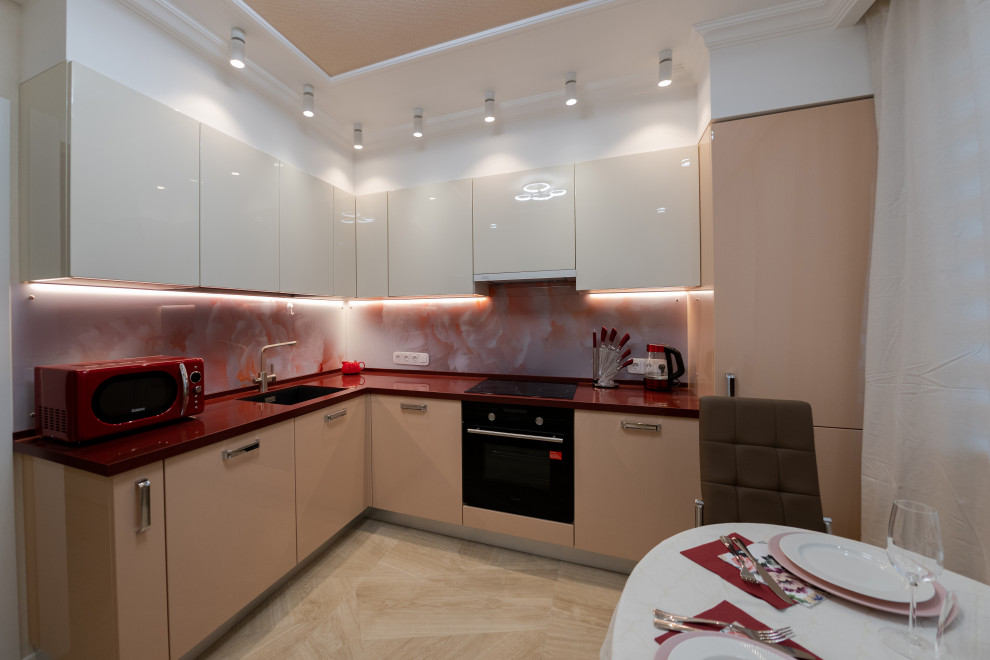 This is an example of a medium sized contemporary kitchen in Moscow.