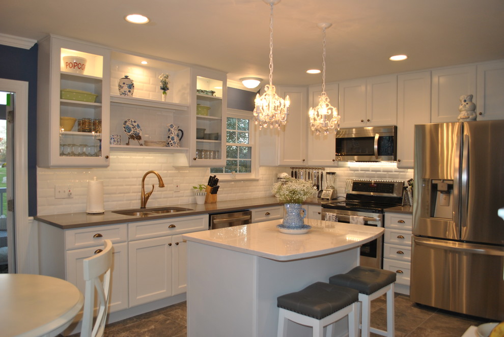 Transitional kitchen photo in St Louis