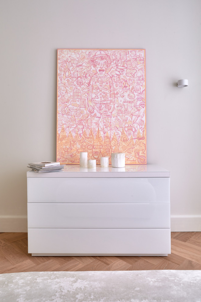 Стекло и неон: квартира в Подмосковье