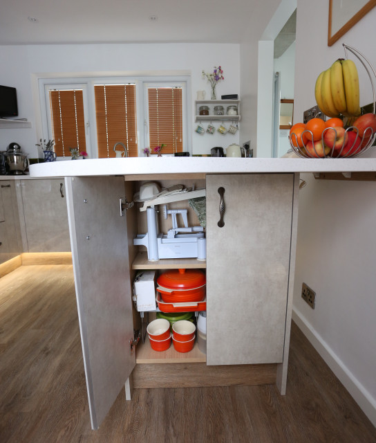 Mark Gloss door eclectic-kitchen