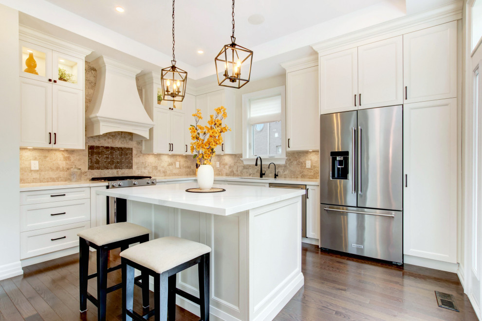 Kitchen - transitional kitchen idea in Toronto