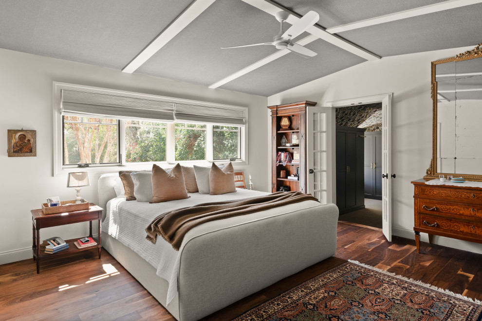 Bedroom - traditional bedroom idea in Orlando